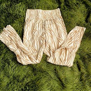 Beige and white zebra print pants w/ pockets
